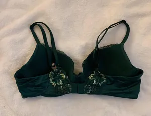 Victoria's Secret Bra thumbnail 2