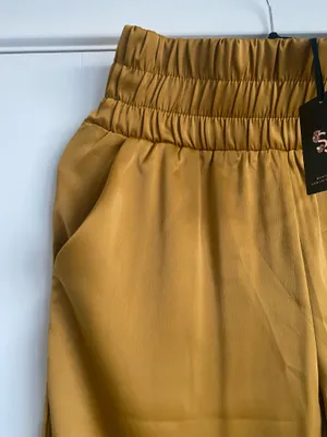 Sincerly Jules Women’s Size M Gold Satin High Waisted Wide Leg Pants NWT thumbnail 4