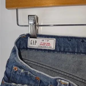 Gap Shorts Womens 0R 25 (29x4) Blue‎ High Rise Stride Short Dark Wash Denim thumbnail 3