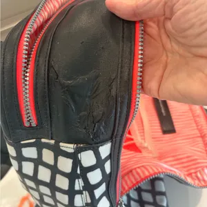 Lululemon Black & White Grid Duffel Gym Bag (Peeling) thumbnail 9