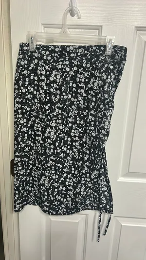 Forever 21 Black Floral Midi Skirt thumbnail 2