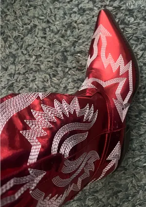 Red boots Size 9 thumbnail 2