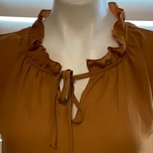 Elegant Ruffled Sleeveless Blouse thumbnail 2