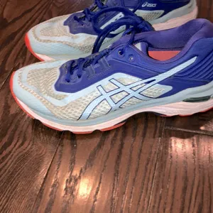 ASICS GT 2000 6 running shoes size 9 thumbnail 4