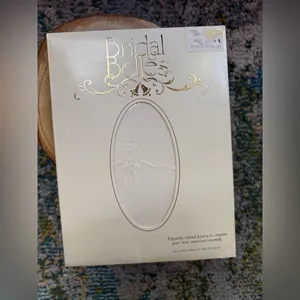 NOS vintage 80s Bridal Belle’s ivory sheer bouquet hosiery, size tall thumbnail 1