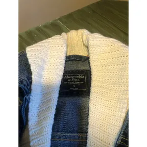 Abercrombie & Fitch EUC Women's Knit Lined Denim Jacket - Size Small thumbnail 3