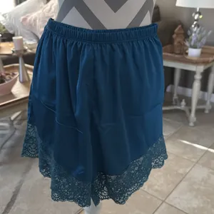 Turquoise silky cami & shorts lounge/sleep set thumbnail 3