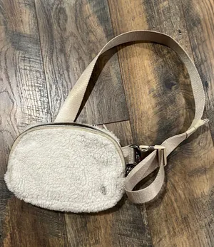 Lululemon Belt Bag thumbnail 1