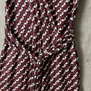 Boden‎ Ellen Jersey Graphic Geo Jumpsuit Size 4 Regular Burgundy Blue thumbnail 4