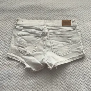 Jean Shorts thumbnail 2