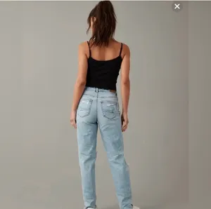 American Eagle Jeans Strigid Ripped Mom jeans size 0 25w thumbnail 6