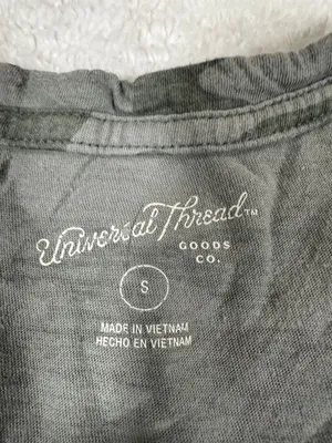 Universal Threads Camo Messy Buns & Guns Women’s V-Neck T-Shirt Size S Cotton Tee thumbnail 3