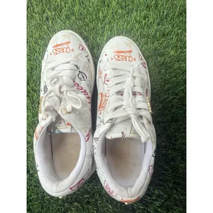 GUESS White Sneakers with Multicolor Graffiti Accents Women Size 6.5 thumbnail 4