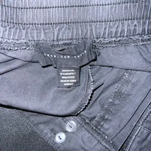 Know One Cares Women’s Cotton Cargo Pants Medium thumbnail 4