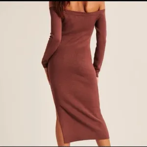 Abercrombie & Fitch NWT Off The Shoulder Midi Sweater Dress Womens Medium Copper thumbnail 2