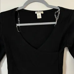 Bozzolo Black V-Neck Crop Top thumbnail 2