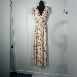 Lulus Cream Floral Flutter Sleeve Maxi Dress Size XS EUC thumbnail 2