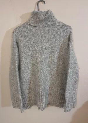 Women's H&M Cozy Gray Turtleneck size small thumbnail 1