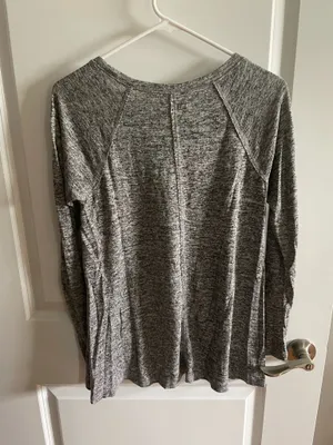 Hollister long sleeve gray top - size medium  thumbnail 3