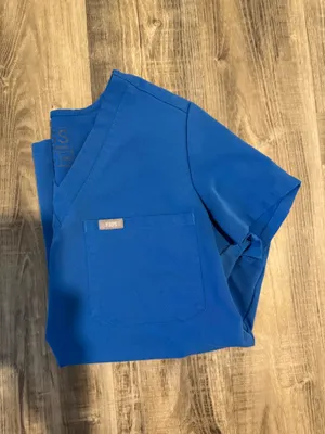FIGS Scrub Top thumbnail 2