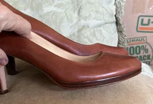 COPY - Beautiful leather cole haan heels in excellent condition thumbnail 3