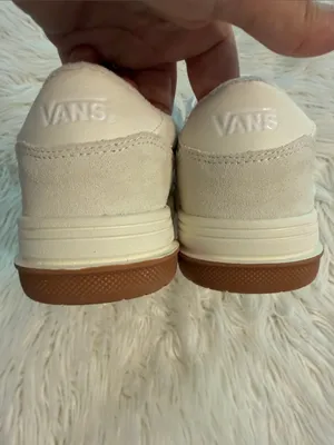 Vans Cream Suede Low-Top Sneakers with Gum Outsole size 8.5 man and 10 women’s thumbnail 9