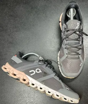 On Cloud Women’s Size 9.5 Cloudflow Rock Rose Gray Running Shoes thumbnail 1