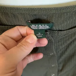 Wild Fable Olive Green crop top - Women’s Medium thumbnail 3