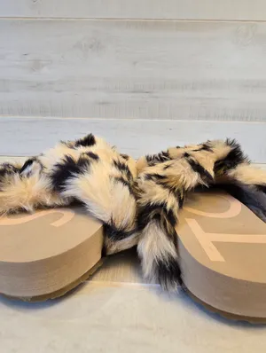 {7} TOMS Susie Eva Leopard Slippers Fuzzy Furry Black Tan Loungewear thumbnail 5