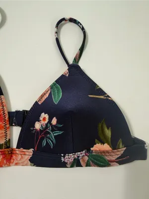 Triangl navy floral Delilah neoprene bikini top size small‎ thumbnail 4