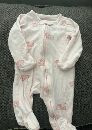 Pink onesie Size newborn thumbnail 1