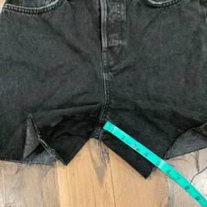 Urban Outfitters BDG NWT 90s Hi Rise Distressed Shorts Size 28 thumbnail 10