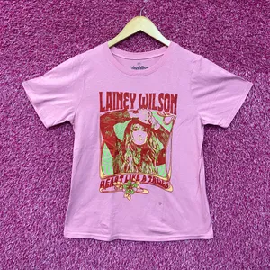 Lainey Wilson 'Heart Like A Truck' Bell Bottom Country Album Pink T-Shirt Medium thumbnail 1
