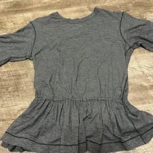 Lululemon size 4‎ cinched waist gray adorable top thumbnail 1