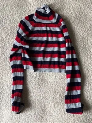 Urban‎ outfitters small sweater top thumbnail 1