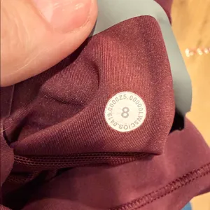 Lululemon In Movement HR Tight 28” Spray‎ Dye White Garnet Sz 8 thumbnail 6