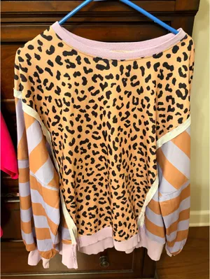 House of Halle Boutique Sweatshirt thumbnail 1