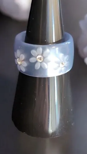 Vintage Gray Lucite Ring Size 8 Flower Design Fashion Jewelry thumbnail 1