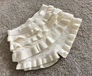 SHEIN Shorts White Size M thumbnail 1