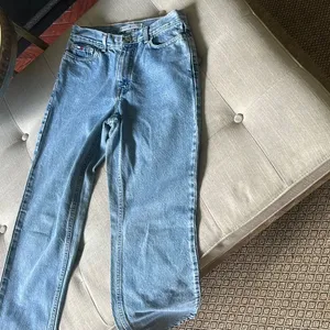 Tommy Hilfiger Vintage Classic Blue Light-Washed Denim Jeans Size 2 thumbnail 4