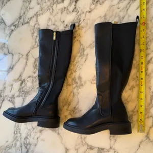 NWT Kenneth Cole Reaction “Anabelle” Women’s Black Calf Tall Riding Boots Sz 5 thumbnail 8