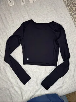 Lululemon Long Sleeve Black Crop Top - Size 6 thumbnail 4