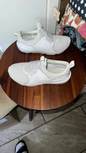 Nike Women’s Slip-On Sneakers thumbnail 5