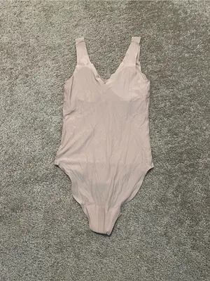 Chantelle smooth touch‎ nude bodysuit XS/S padded with snap closure thumbnail 7