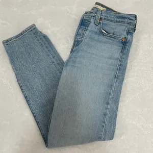 Levis Button Fly Wedgie Tapered Leg Denim Jeans Blue Light Wash Size 26‎ Retro thumbnail 1