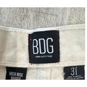 BDG Urban Outfitters High-Rise Baggy Jeans Off-White Cream Raw Hem‎ Size 31 thumbnail 2