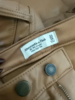 Abercrombie Ultra High-Rise 90s Straight Leather Pants thumbnail 4
