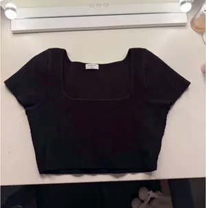Aritzia Babaton Sculpt Knit Square Neck Cropped Top thumbnail 2