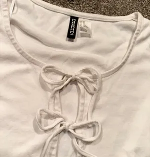 H&M White Tie Crop Top thumbnail 2
