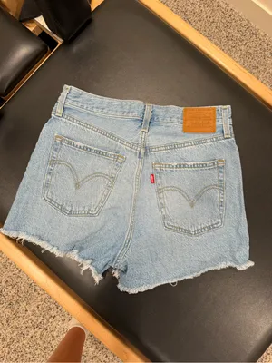 Levi’s Ribcage Shorts thumbnail 3
